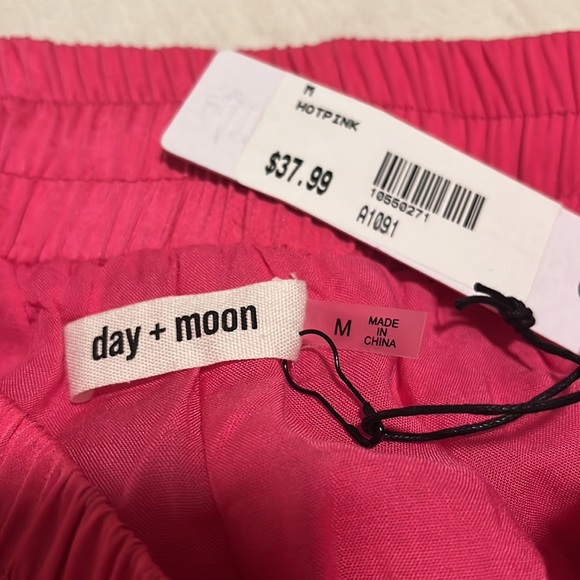 pink womens skirt - Picture 3 of 3